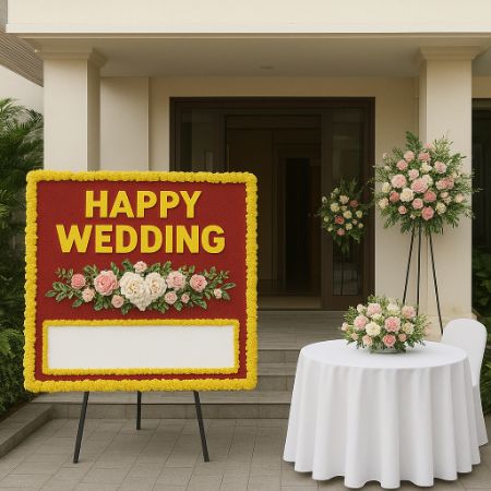 Papan bunga pernikahan dengan standing flower dan bunga meja di depan gedung.